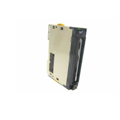 Contrôle PLC CJ1W-IC101 Unité de commande d'entrée/sortie d'expansion pour le processeur se connecte au côté droit