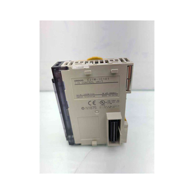 Contrôle PLC CJ1W-IC101 Unité de commande d'entrée/sortie d'expansion pour le processeur se connecte au côté droit