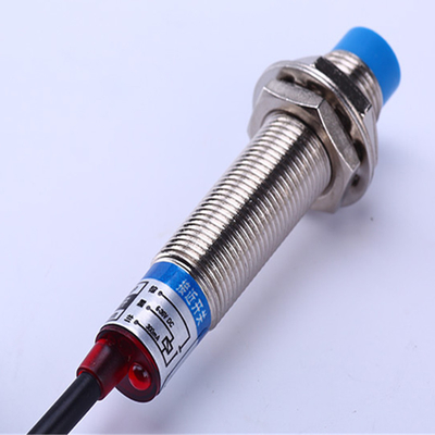 Capteurs de proximité inductifs OMS polyvalents E2B-S08KN02-MC-B1 pour diverses applications