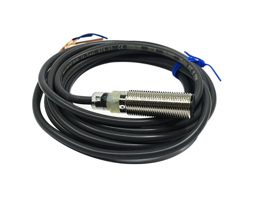 Capteur de proximité inductive OMS à longue durée de vie E2B-S08KS02-WP-B1 2M pour machines industrielles